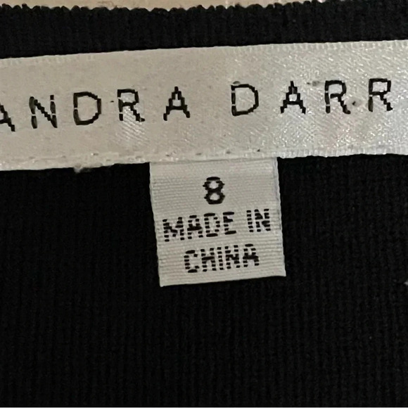 Sandra Darren layered top with beading. Size 8 - Picture 3 of 7